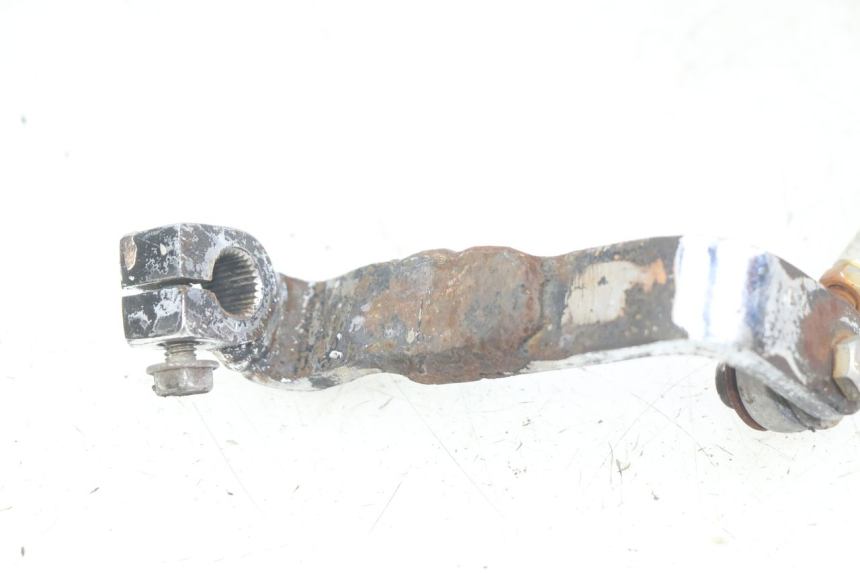 photo de PAIR OF FRONT FOOTREST BRACKETS DAELIM VL DAYSTAR 125 (2000 - 2011) - Technical close-up