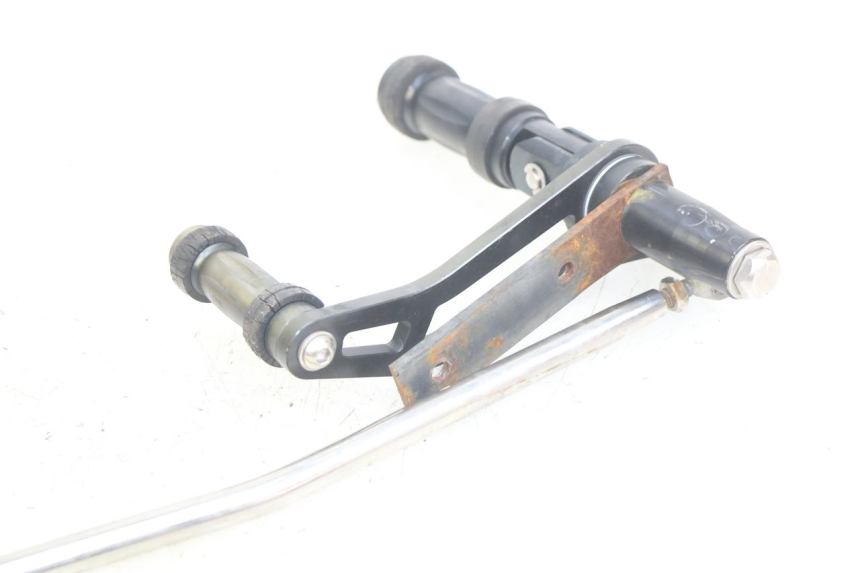 photo de PAIR OF FRONT FOOTREST BRACKETS DAELIM VL DAYSTAR 125 (2000 - 2011) - Checked used part