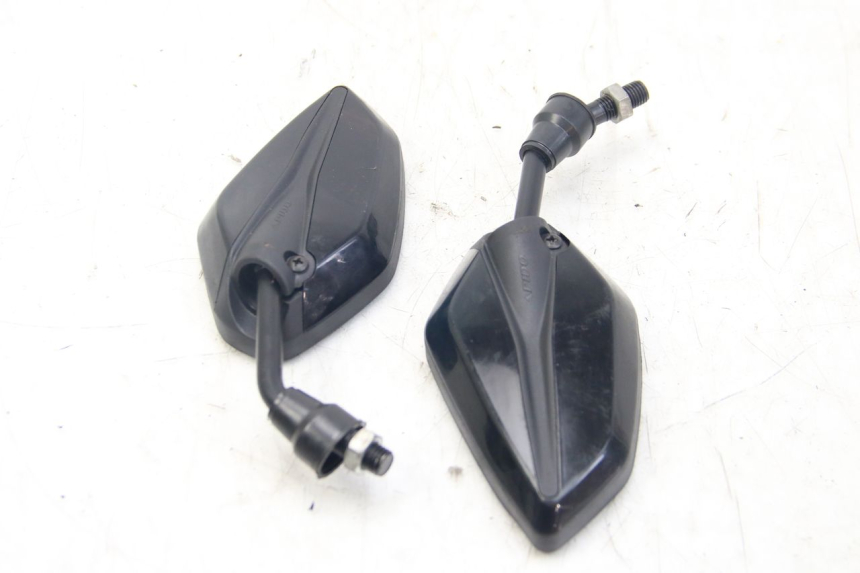 photo de PAIR OF REARVIEW MIRRORS PGO BIG MAX 50 (2001 - 2009) - Zoom on usage condition