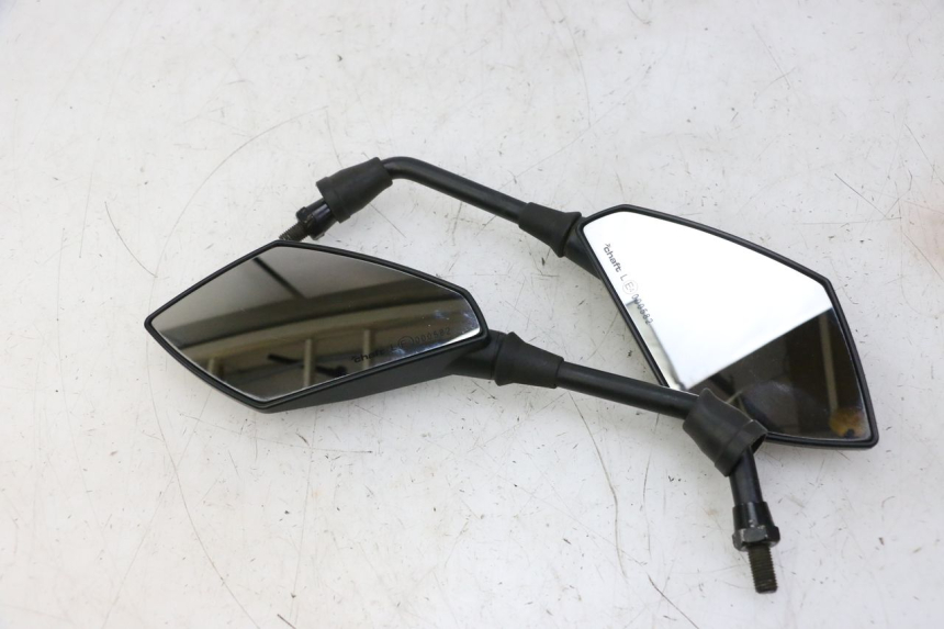 photo de MIRRORS SUZUKI GS GSE 500 (2001 - 2003) - Distinctive features