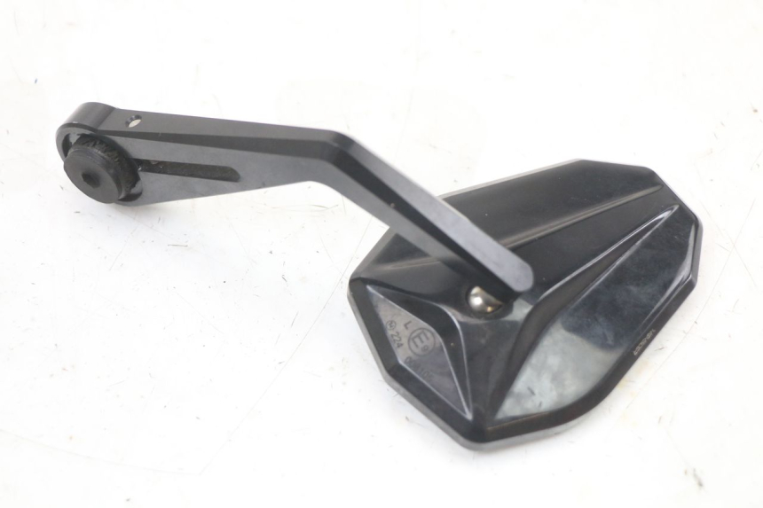 photo de MIRRORS SUZUKI GSR 750 (2011 - 2017) - Fixing points details