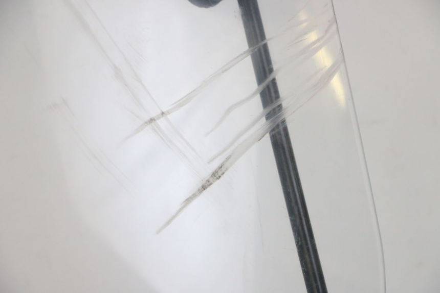 photo de WINDSCREEN PEUGEOT E-VIVACITY 1 (2012 - 2018) - High-resolution close-up