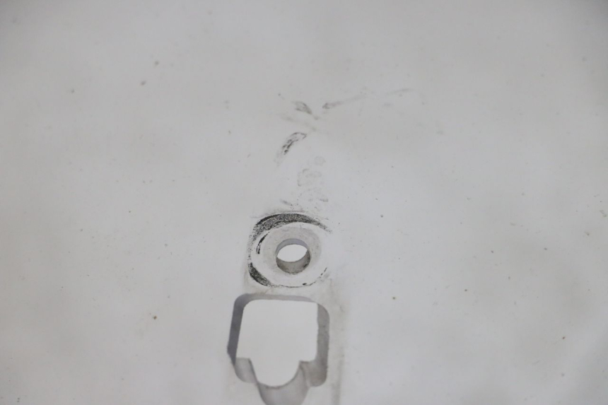 photo de WINDSCREEN YAMAHA FJR ABS 1300 (2006 - 2012) - Fixing points details