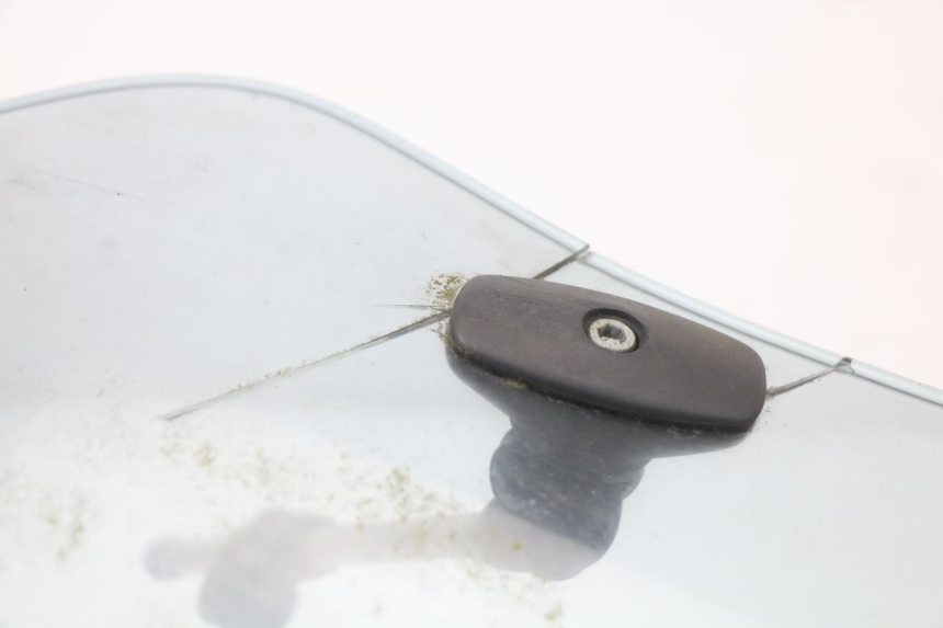 photo de WINDSCREEN SUZUKI GN 125 (1997 - 2000) - Zoom on usage condition