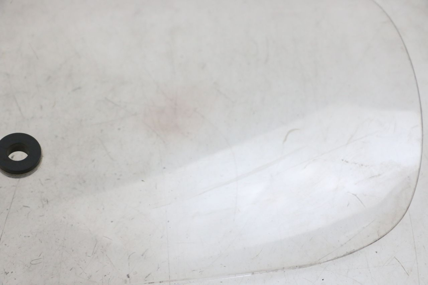 photo de WINDSCREEN PIAGGIO MP3 RL 250 (2006 - 2010) - Fixing points details