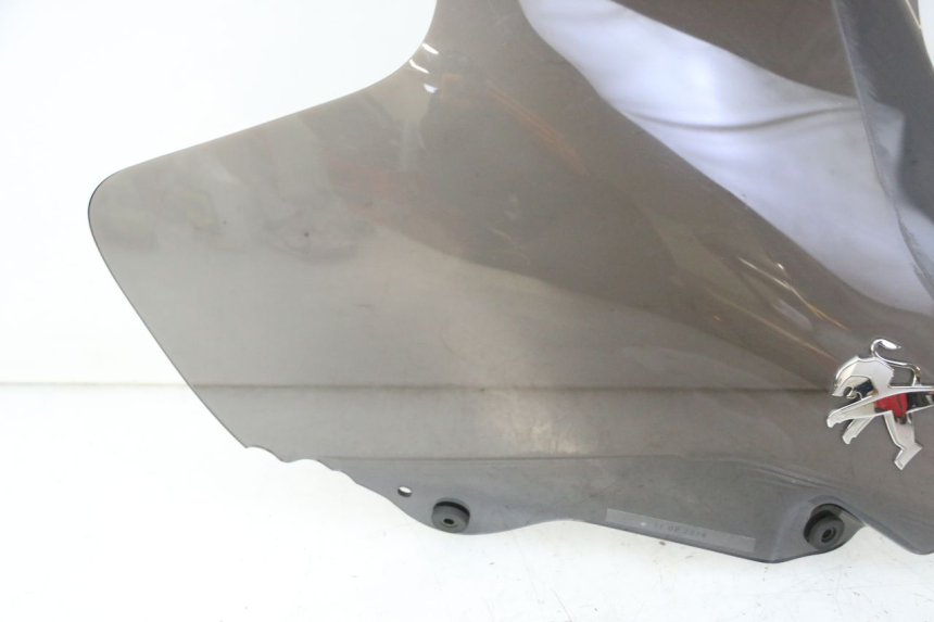 photo de WINDSCREEN PEUGEOT SATELIS 125 (2013 - 2018) - Focus on structure