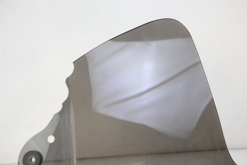 photo de WINDSCREEN PEUGEOT SATELIS 125 (2013 - 2018) - Technical close-up