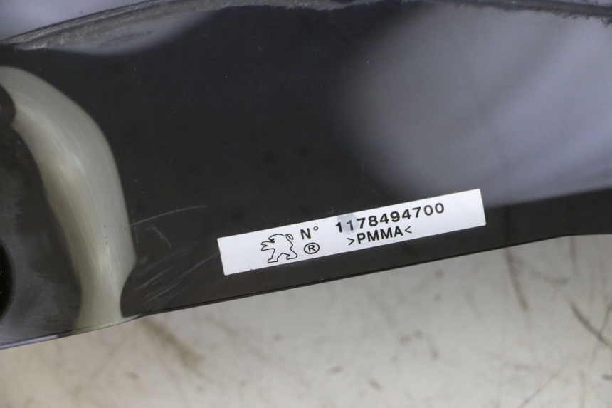 photo de WINDSCREEN PEUGEOT SATELIS 125 (2013 - 2018) - Distinctive features