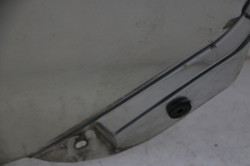 photo de WINDSCREEN PEUGEOT SATELIS 125 (2006 - 2009) - Detailed visual inspection