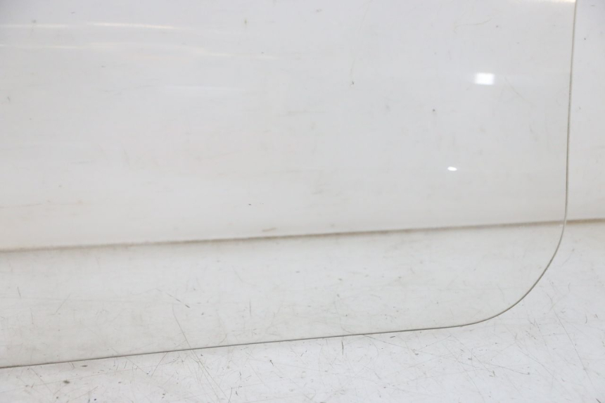 photo de WINDSCREEN SUZUKI BURGMAN 125 (2015 - 2017) - Detailed visual inspection