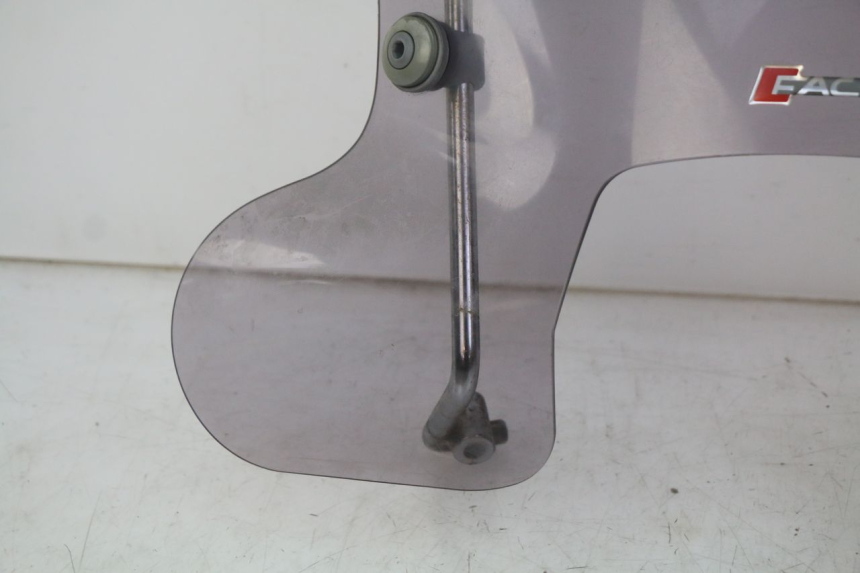 photo de WINDSCREEN PIAGGIO VESPA SPRINT 2T 50 (2014 - 2018) - Component zoom