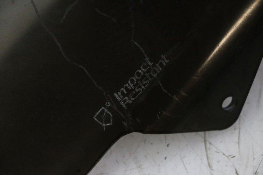 photo de WINDSCREEN YAMAHA X-MAX XMAX 125 (2010 - 2013) - Fixing points details