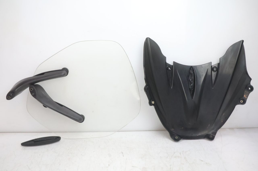 photo de WINDSCREEN PIAGGIO X9 EVOLUTION 125 (2003 - 2007) - Component detail