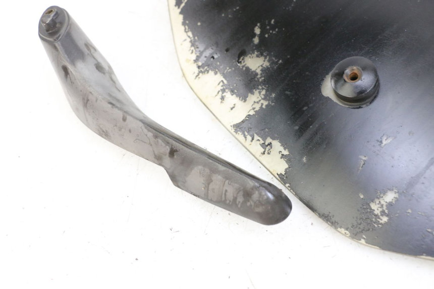 photo de WINDSCREEN PIAGGIO X9 125 (2000 - 2003) - Fixing points details