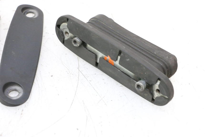 photo de WINDSCREEN YAMAHA YP MAJESTY 125 (1998 - 2001) - Component detail
