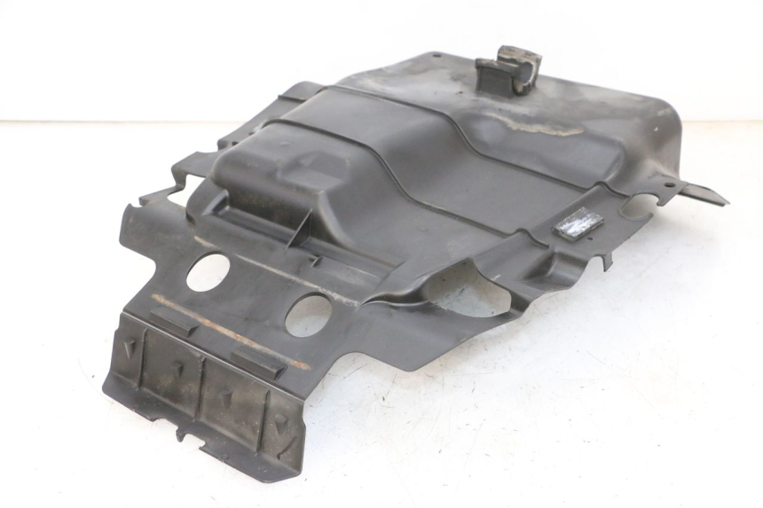 photo de REAR WHEEL ARCH SUZUKI BURGMAN 650 (2013 - 2020) - Zoom on usage condition