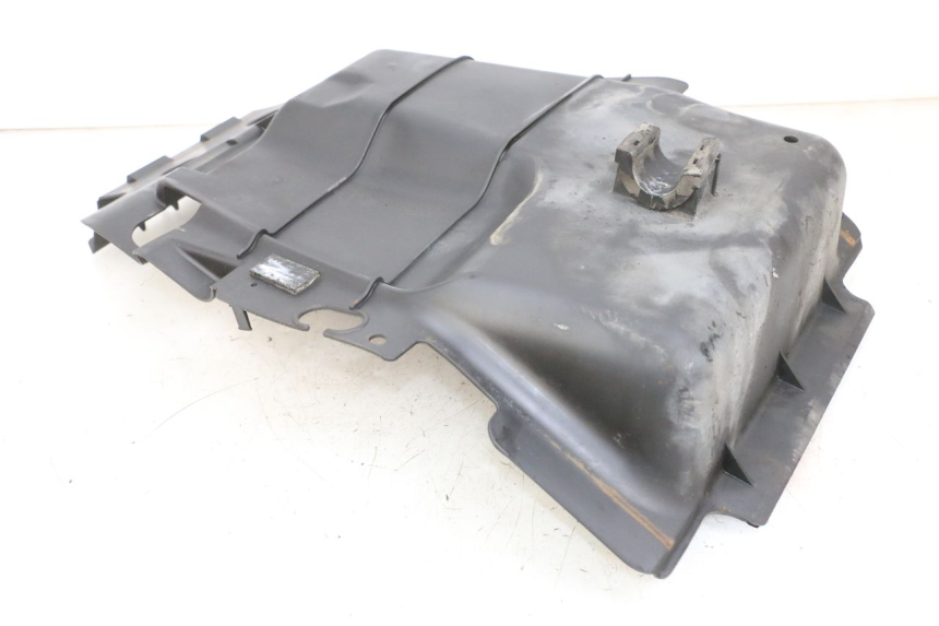 photo de REAR WHEEL ARCH SUZUKI BURGMAN 650 (2013 - 2020) - Alternative perspective