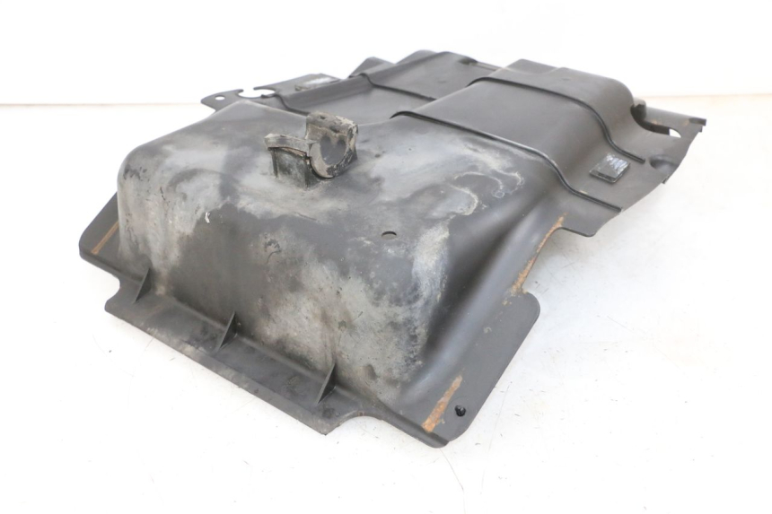 photo de REAR WHEEL ARCH SUZUKI BURGMAN 650 (2013 - 2020) - Technical close-up