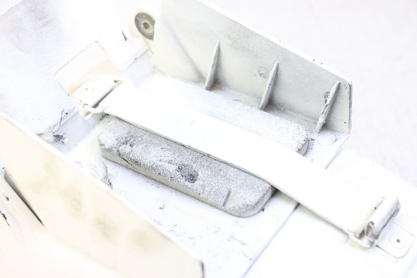 photo de REAR UNDERTRAY YAMAHA FJ 36Y 1100 (1984 - 1985) - Fixing points details