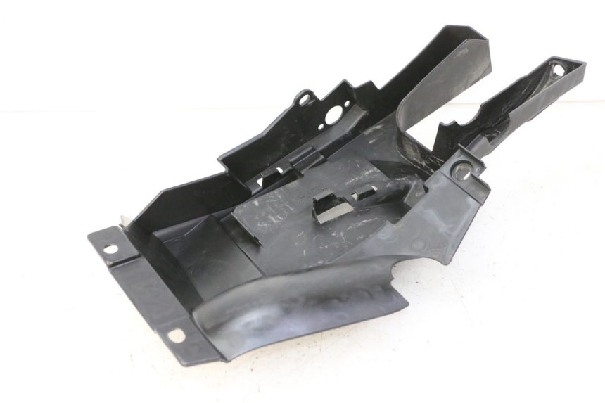 photo de REAR UNDERTRAY YAMAHA FZ6 FAZER S2 600 (2007 - 2011) - Technical close-up