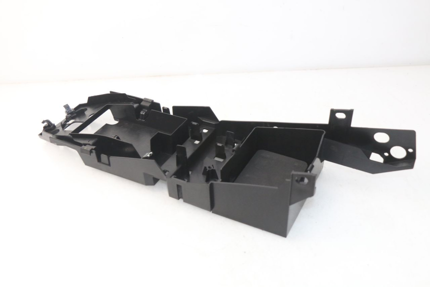 photo de REAR UNDERTRAY YAMAHA FZ8 800 (2010 - 2016) - Alternative perspective
