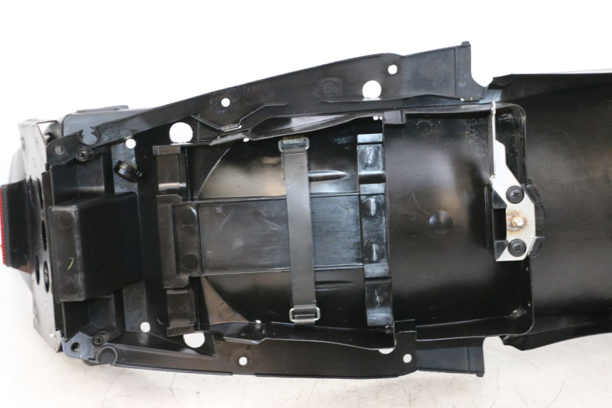 photo de REAR UNDERTRAY YAMAHA TDM ABS 900 (2002 - 2014) - Additional view of the item