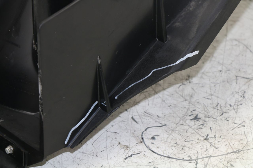 photo de REAR UNDERTRAY TRIUMPH TIGER 955 (2001 - 2004) - Technical close-up