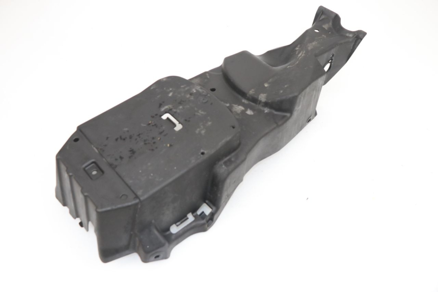 photo de REAR UNDERTRAY TRIUMPH STREET TRIPLE 675 (2007 - 2012) - Zoom on usage condition