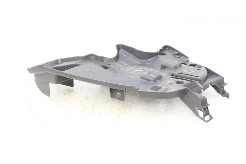 photo de REAR UNDERTRAY PEUGEOT VIVACITY 50 (1998 - 2003) - Fixing points details