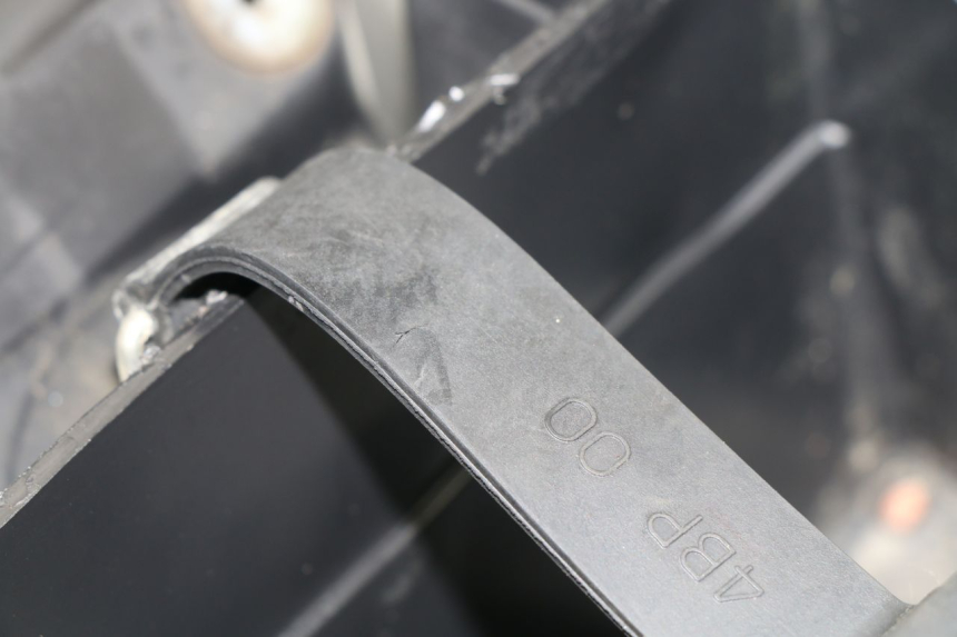 photo de REAR UNDERTRAY YAMAHA XJS DIVERSION 600 (1997 - 1999) - Zoom on usage condition