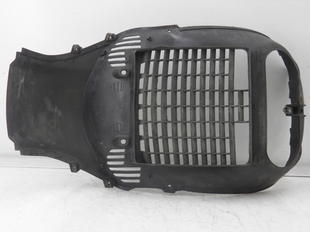 photo de FRONT UNDERTRAY PIAGGIO BEVERLY 125 (1998 - 2005) - Zoom on usage condition