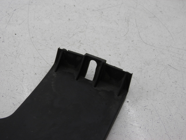 photo de FRONT UNDERTRAY PIAGGIO MP3 RL 125 (2006 - 2014) - Alternative perspective