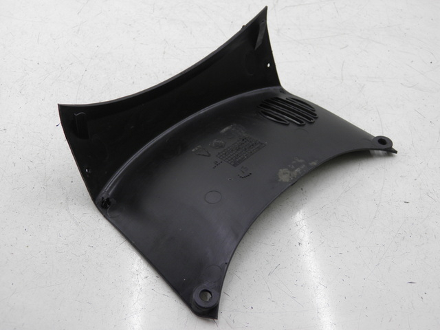 photo de FRONT UNDERTRAY PIAGGIO XEVO - X EVO 125 (2010 - 2015) - Zoom on usage condition