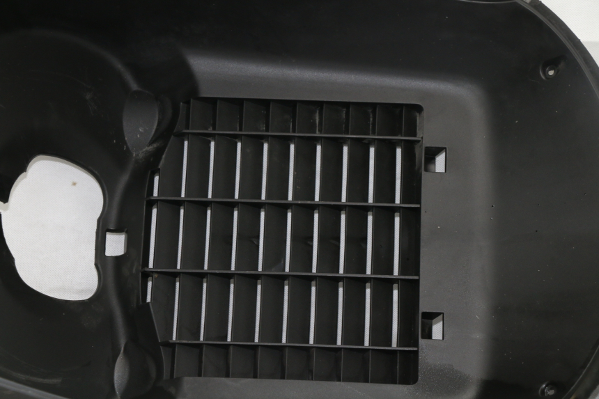 photo de FRONT UNDERTRAY PEUGEOT SATELIS COMPRESSOR K15 125 (2006 - 2009) - Detailed visual inspection