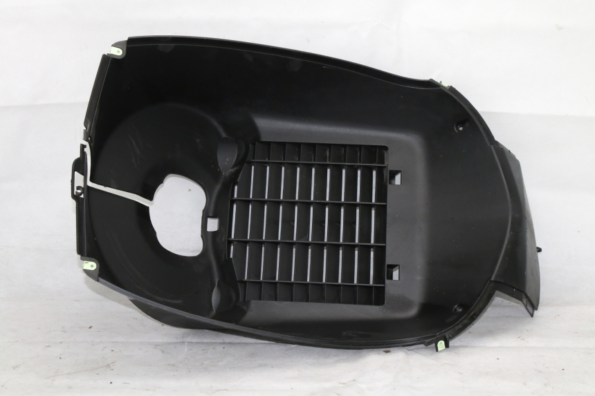 photo de FRONT UNDERTRAY PEUGEOT SATELIS COMPRESSOR K15 125 (2006 - 2009) - Spare part profile view