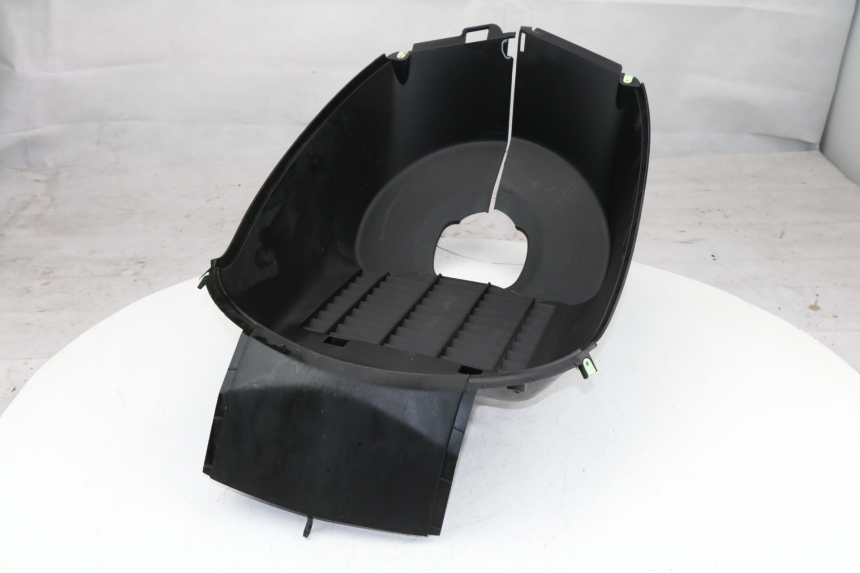 photo de FRONT UNDERTRAY PEUGEOT SATELIS COMPRESSOR K15 125 (2006 - 2009) - High-resolution close-up