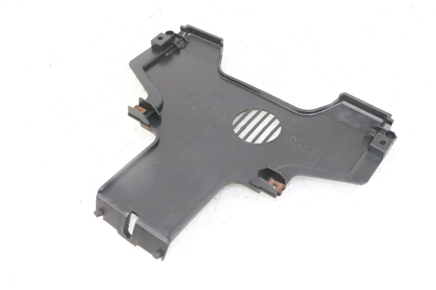 photo de FRONT UNDERTRAY PIAGGIO IE MP3 YOURBAN 300 (2011 - 2016) - Zoom on usage condition