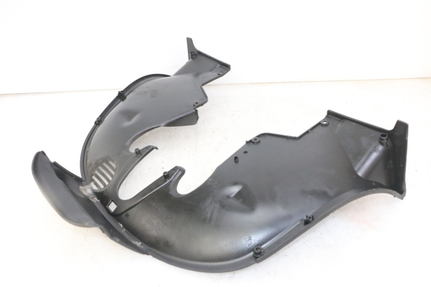 photo de FRONT WHEEL AXLE PIAGGIO MP3 LT 400 (2007 - 2012) - Alternative perspective