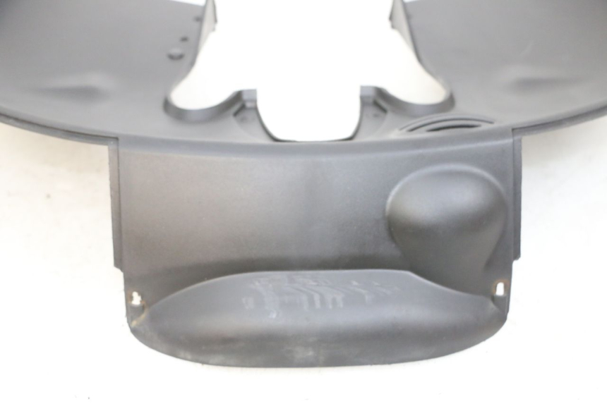 photo de FRONT UNDERTRAY PIAGGIO MP3 RL 250 (2006 - 2010) - Fixing points details