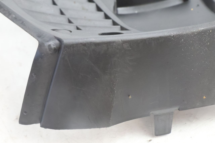 photo de FRONT UNDERTRAY YAMAHA N-MAX NMAX 125 (2021 - 2024) - Zoom on usage condition