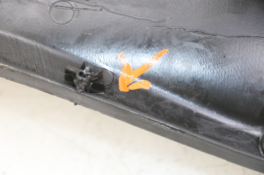 photo de FRONT WHEEL AXLE PIAGGIO MP3 LT 400 (2007 - 2012) - Alternative perspective