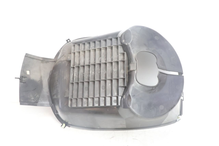 photo de FRONT UNDERTRAY PEUGEOT SATELIS 125 (2006 - 2009) - Fixing points details