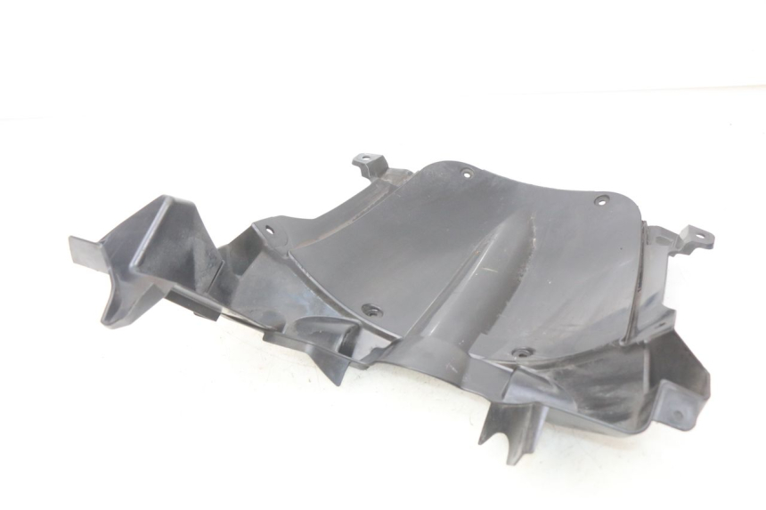 photo de FRONT WHEEL AXLE SUZUKI SIXTEEN 125 (2008 - 2010) - Alternative perspective