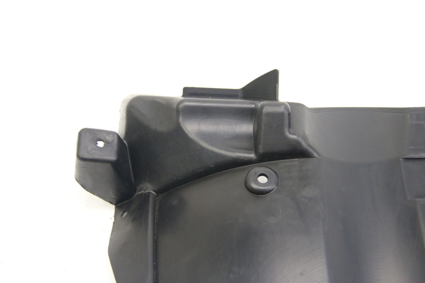 photo de FRONT WHEEL AXLE SUZUKI SIXTEEN 125 (2008 - 2010) - Alternative perspective