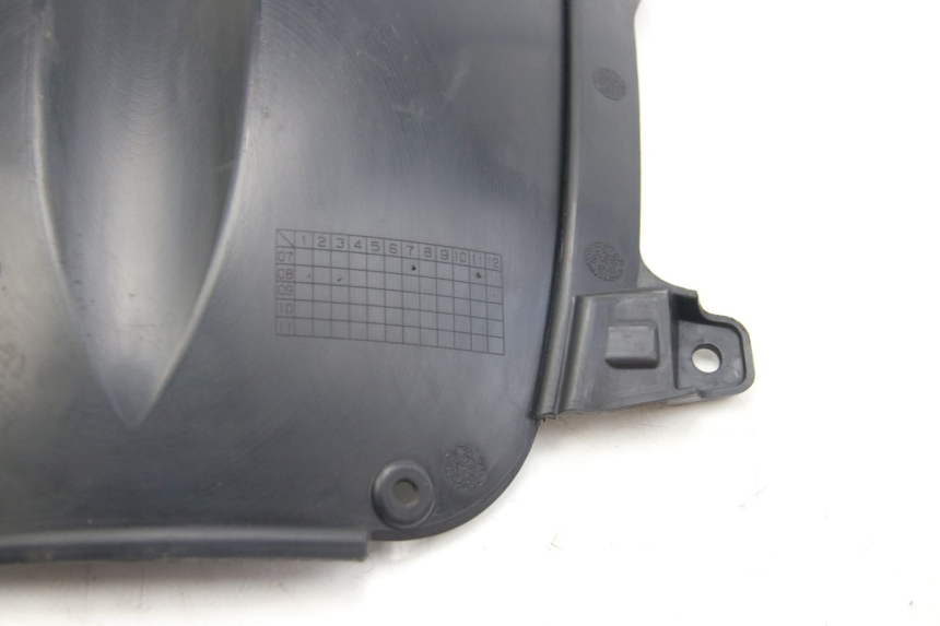 photo de FRONT WHEEL AXLE SUZUKI SIXTEEN 125 (2008 - 2010) - Fixing points details