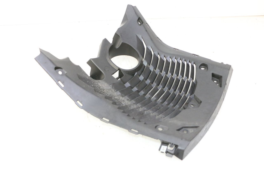 photo de FRONT UNDERTRAY YAMAHA XMAX X-MAX 125 (2021 - 2025) - Surface and material condition