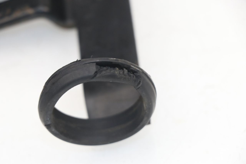 photo de HEADLIGHT BRACKET SUZUKI DR DJEBEL 600 (1985 - 1990) - Technical close-up