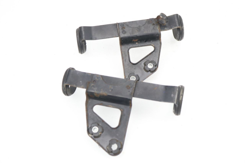 photo de HEADLIGHT BRACKET SUZUKI DR DJEBEL 600 (1985 - 1990) - Fixing points details