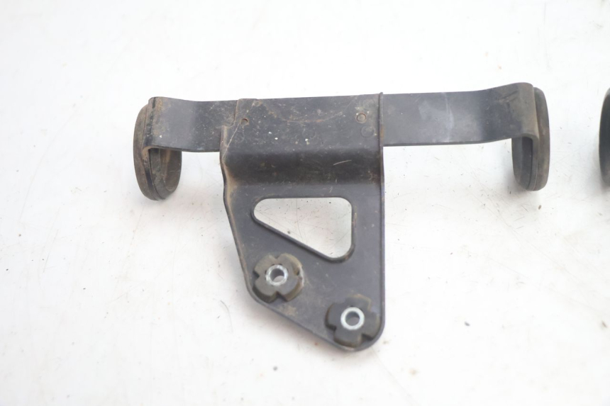 photo de HEADLIGHT BRACKET SUZUKI DR S 600 (1985 - 1989) - Technical close-up