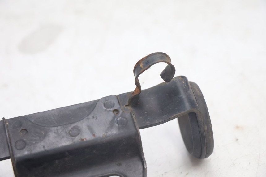 photo de HEADLIGHT BRACKET SUZUKI DR S 600 (1985 - 1989) - Fixing points details